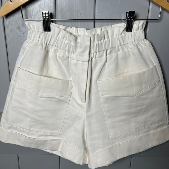Moodie Women's Cream Cotton Short Size XS - Picture 1 of 6